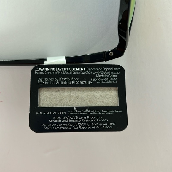 Body Glove Sunglasses Black Frame Style 10267627 100% UVA-UVB Lens Protection - Picture 5 of 5